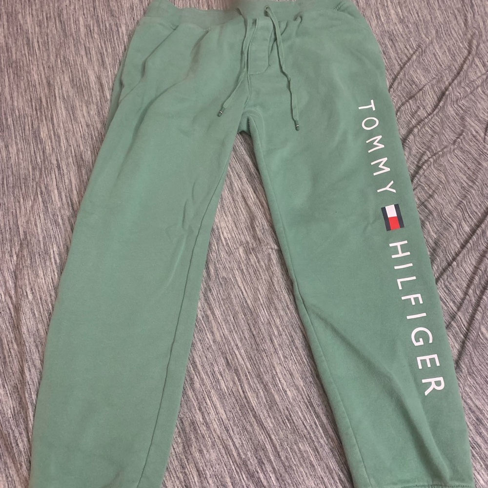 Mens Tommy Hilfiger sweat pants (Size Large)